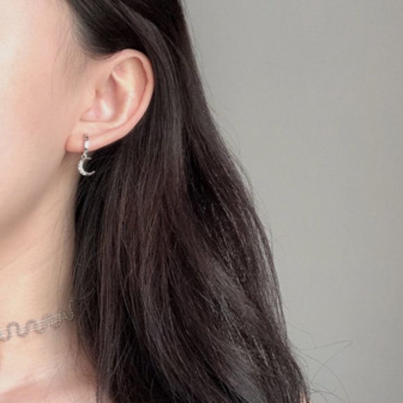 Last one Moon Star Huggie Earrings - Picture 7 of 8